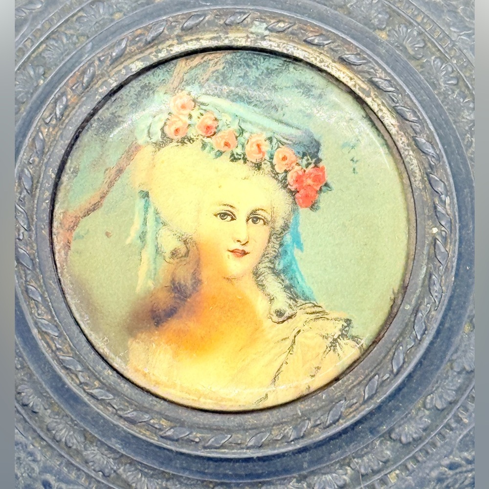 Vintage PNCW USA Metal Round Victorian Lady Jewelry Trinket Box - Picture 7 of 8